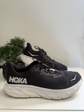 Hoka Arahi 7 men size 12.5 Black and White Athletic Running Shoes